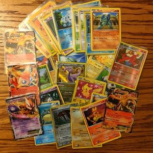 Mix of 350+ Pokemon Cards